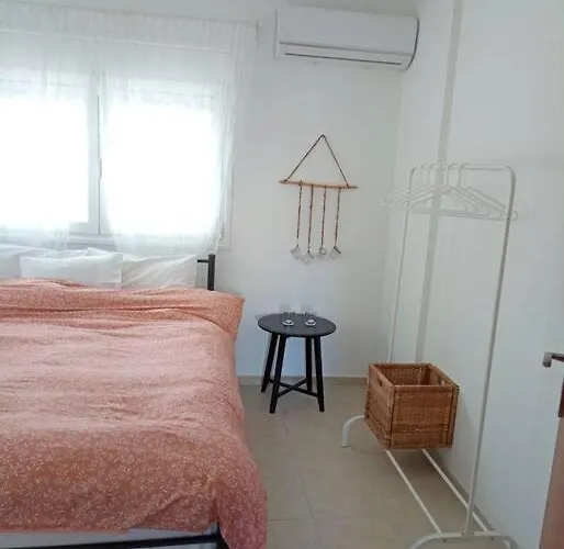Sunny Mountain View Apartment With Free Parking